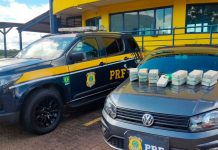 Casal com Bebê de 2 Meses é Preso com 20 kg de Pasta Base na BR-365 Casal preso com 20 kg de pasta base de cocaína na BR-365