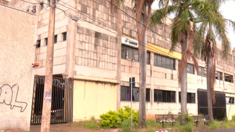 Antigo centro de distribuição dos Correios em Uberlândia, abandonado e alvo de crimes