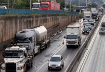 BR-050 em Uberlândia: Congestionamento quilométrico devido a acidentes Congestionamento quilométrico na BR-050 em Uberlândia