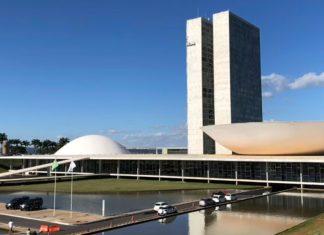 Proposta para o Fim da Escala 6×1 Avança na Câmara e Chega à CCJ Proposta de Emenda à Constituição sobre o fim da escala 6×1 em tramitação na Câmara