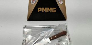 Homicídio em Serra do Salitre Deixa Mulher Morta e Adolescente Ferida Cena do homicídio em Serra do Salitre com polícia no local