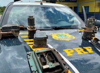 PRF intercepta carga de peças de caminhão furtadas com destino a Uberlândia Módulos eletrônicos de caminhão recuperados pela Polícia Rodoviária Federal dentro de caixas