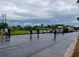 MPF investiga a concessão da BR-365 após contestação do Dnit Manifestantes protestam contra a concessão da BR-365