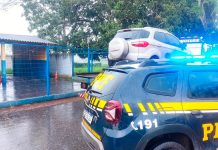 PRF recupera carro roubado em 4 horas e prende trio após falta de gasolina Veículo roubado recuperado pela PRF na BR-365