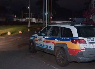 Mulher é agredida com tijolada no Residencial Integração após questionar Pix do companheiro Viaturas da Polícia Militar de Minas Gerais em atendimento no bairro Residencial Integração em Uberlândia.