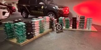 Justiça solta motorista preso com 400 kg de cocaína e aplica pena alternativa Tabletes de cocaína apreendidos pela Polícia Federal escondidos em carga de minério