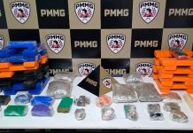Polícia Militar prende dupla suspeita de tráfico via delivery no bairro Segismundo Pereira Barras de maconha, balanças de precisão e materiais de embalagem apreendidos pela Polícia Militar em Uberlândia.