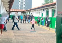 Violência em Uberlândia: Pais denunciam histórico de bullying e omissão em escola estadual Fachada da Escola Estadual Sérgio de Freitas Pacheco em Uberlândia, onde ocorreu caso de esfaqueamento