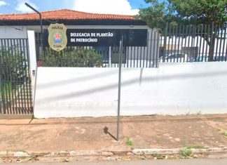 Deu ruim: Denúncia por engano leva polícia a flagra íntimo e morador é preso ao perder a linha com militares. Fachada da Delegacia de Polícia Civil em Patrocínio, Minas Gerais, onde foi registrado o caso de desacato
