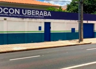 Procon Uberaba inicia força-tarefa para fiscalizar preços de combustíveis na cidade Fachada ou viatura do Procon Uberaba em frente a um posto de combustíveis durante fiscalização de preços