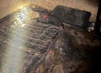 Susto em Araxá: Homem acorda com colchão em chamas após dormir com cigarro aceso Quarto com paredes chamuscadas e restos de colchão queimado após incêndio causado por cigarro
