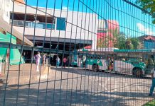 Prefeitura de Uberlândia notifica empresa do SIT para regularizar pagamento de motoristas Ônibus do Sistema Integrado de Transporte (SIT) circulando em Uberlândia, ilustrando a notificação da prefeitura sobre pagamentos.