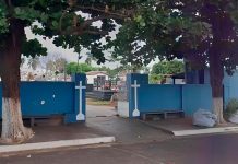 Polícia descobre depósito de drogas escondido dentro de túmulos em cemitério de MG Vista de um cemitério em Minas Gerais com túmulos e jazigos, local onde a polícia encontrou drogas escondidas