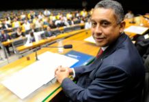 Vaga no TCU abre caminho para ex-prefeito Gilmar Machado assumir mandato de deputado federal Fotografia do ex-prefeito Gilmar Machado em ambiente legislativo ou oficial