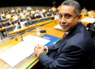 Vaga no TCU abre caminho para ex-prefeito Gilmar Machado assumir mandato de deputado federal Fotografia do ex-prefeito Gilmar Machado em ambiente legislativo ou oficial