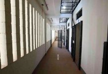 Pente-fino no sistema: MG endurece regras para presos de facções criminosas Fachada de unidade prisional em Minas Gerais com muros altos e cercas de proteção