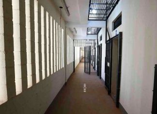 Pente-fino no sistema: MG endurece regras para presos de facções criminosas Fachada de unidade prisional em Minas Gerais com muros altos e cercas de proteção