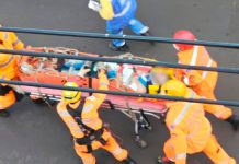 Milagre em Uberlândia: Trabalhador sobrevive a descarga de 13 mil volts em obra Bombeiros realizando resgate em altura de trabalhador que sofreu choque elétrico em Uberlândia.