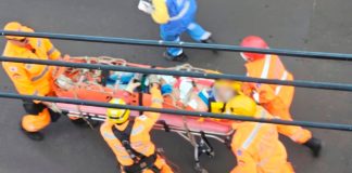 Milagre em Uberlândia: Trabalhador sobrevive a descarga de 13 mil volts em obra Bombeiros realizando resgate em altura de trabalhador que sofreu choque elétrico em Uberlândia.