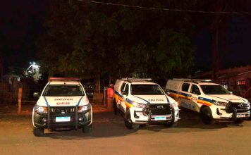 Confronto em Araguari: Investigados por crimes morrem em ação da PM Viatura da Polícia Militar isolando área de confronto em Araguari