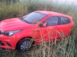 Motorista dorme ao volante e carro tomba na MG-187 em Serra do Salitre Veículo tombado às margens da rodovia MG-187 após motorista perder o controle da direção