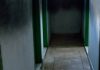 Jovem ateia fogo em quarto de pensionato após ser despejado em Uberlândia Fachada de pensionato no bairro Bom Jesus com viatura do Corpo de Bombeiros à frente.