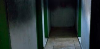 Jovem ateia fogo em quarto de pensionato após ser despejado em Uberlândia Fachada de pensionato no bairro Bom Jesus com viatura do Corpo de Bombeiros à frente.