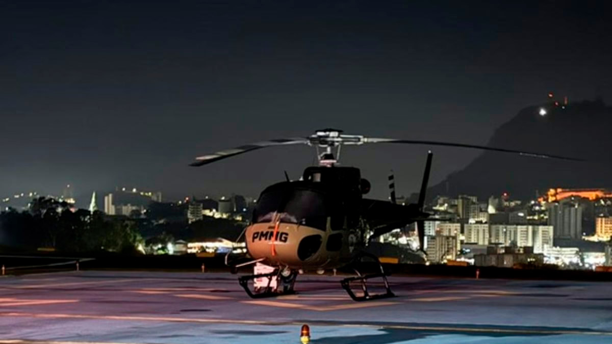 Operação Ícaro: Forças de segurança miram estrutura do CV em Minas Gerais Viaturas da Polícia Militar de Minas Gerais estacionadas durante operação contra o crime organizado.