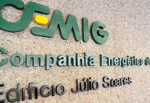 Dados de 135 mil clientes da Cemig são vazados após falha em empresa parceira Tela de computador exibindo o logotipo da Cemig com gráficos de segurança digital em segundo plano.
