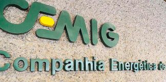 Dados de 135 mil clientes da Cemig são vazados após falha em empresa parceira Tela de computador exibindo o logotipo da Cemig com gráficos de segurança digital em segundo plano.