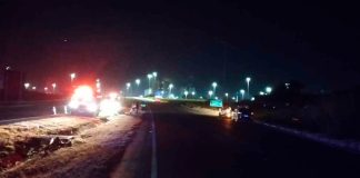 Ciclista morre após ser atropelado na BR-365 em Uberlândia; motorista fugiu sem prestar socorro Trecho da rodovia BR-365 em Uberlândia à noite com sinalização de segurança, ilustrando local de atendimento a acidente.