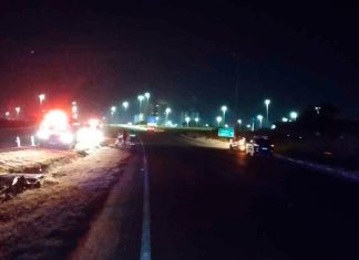Ciclista morre após ser atropelado na BR-365 em Uberlândia; motorista fugiu sem prestar socorro Trecho da rodovia BR-365 em Uberlândia à noite com sinalização de segurança, ilustrando local de atendimento a acidente.