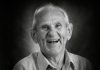 Morre o influenciador Vovô Anésio, o ‘Vovô do Brasil’, aos 88 anos Foto em tons de homenagem do influenciador digital idoso Vovô Anésio sorrindo.