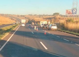 Atropelamento fatal de pedestre bloqueia faixa no Anel Viário da BR-050, em Uberlândia Viaturas da polícia e da concessionária isolam trecho do Anel Viário da BR-050 após atropelamento.