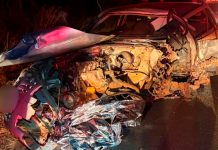 Acidente entre dois carros na MG-413, em Araguari, deixa um jovem morto Viatura do Corpo de Bombeiros e veículos envolvidos em acidente na rodovia.