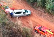 Corpo de jovem é localizado pelo Corpo de Bombeiros na Cachoeira do Sucupira Equipe do Corpo de Bombeiros realizando operação de busca em cachoeira.