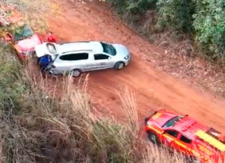 Corpo de jovem é localizado pelo Corpo de Bombeiros na Cachoeira do Sucupira Equipe do Corpo de Bombeiros realizando operação de busca em cachoeira.