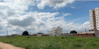 Uberlândia lança edital para construir 622 casas populares em áreas públicas Imagem ilustrativa de canteiro de obras de casas populares em área urbana.