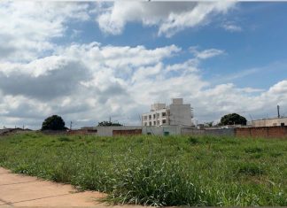 Uberlândia lança edital para construir 622 casas populares em áreas públicas Imagem ilustrativa de canteiro de obras de casas populares em área urbana.
