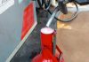 ANP intensifica fiscalização em postos de Minas Gerais e aplica 17 autuações Fiscal da ANP realizando vistoria em bomba de combustível em posto de Minas Gerais.