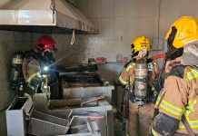 Explosão em hamburgueria no bairro Cazeca deixa dois feridos em Uberlândia Viaturas do Corpo de Bombeiros em frente a estabelecimento comercial após incêndio