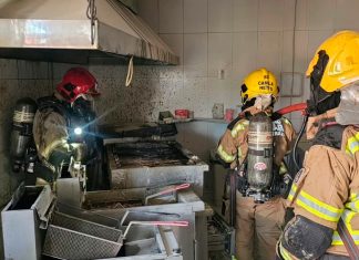 Explosão em hamburgueria no bairro Cazeca deixa dois feridos em Uberlândia Viaturas do Corpo de Bombeiros em frente a estabelecimento comercial após incêndio