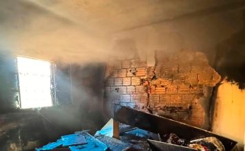 Incêndio causado por vela durante novena destrói casa em Arapuá Fachada de residência atingida por incêndio no bairro Bela Vista, em Arapuá.