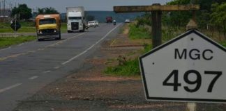 “Rodovia da Morte”: MPMG cobra acostamentos e duplicação entre Uberlândia e Prata Trecho da rodovia MGC-497 com tráfego intenso e falta de acostamento adequado.