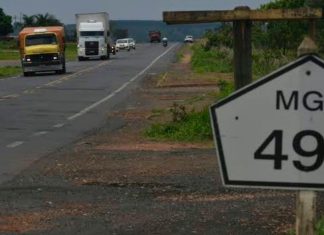 “Rodovia da Morte”: MPMG cobra acostamentos e duplicação entre Uberlândia e Prata Trecho da rodovia MGC-497 com tráfego intenso e falta de acostamento adequado.