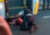 Ônibus atropela idosa na faixa de pedestres dentro do Terminal Central de Uberlândia Socorristas do Samu prestando atendimento a idosa atropelada por ônibus no Terminal Central de Uberlândia.