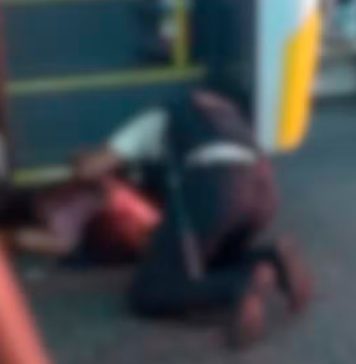 Ônibus atropela idosa na faixa de pedestres dentro do Terminal Central de Uberlândia Socorristas do Samu prestando atendimento a idosa atropelada por ônibus no Terminal Central de Uberlândia.