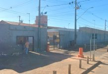 Briga em cela do Presídio Jacy de Assis deixa detento queimado em Uberlândia Fachada externa ilustrativa do Presídio Professor Jacy de Assis em Uberlândia.
