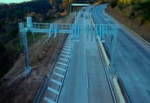 Aplicativo CNH do Brasil passa a centralizar consultas e cobranças de pedágios no sistema free flow Pórtico eletrônico do sistema free flow em rodovia com tecnologia de leitura automática de placas e cobrança de pedágio.