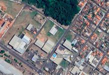 Vítima de 49 anos é esfaqueada no tórax durante a madrugada no Bairro Nossa Senhora das Graças Viatura da Polícia Militar em operação de atendimento a ocorrência de agressão em Uberlândia.